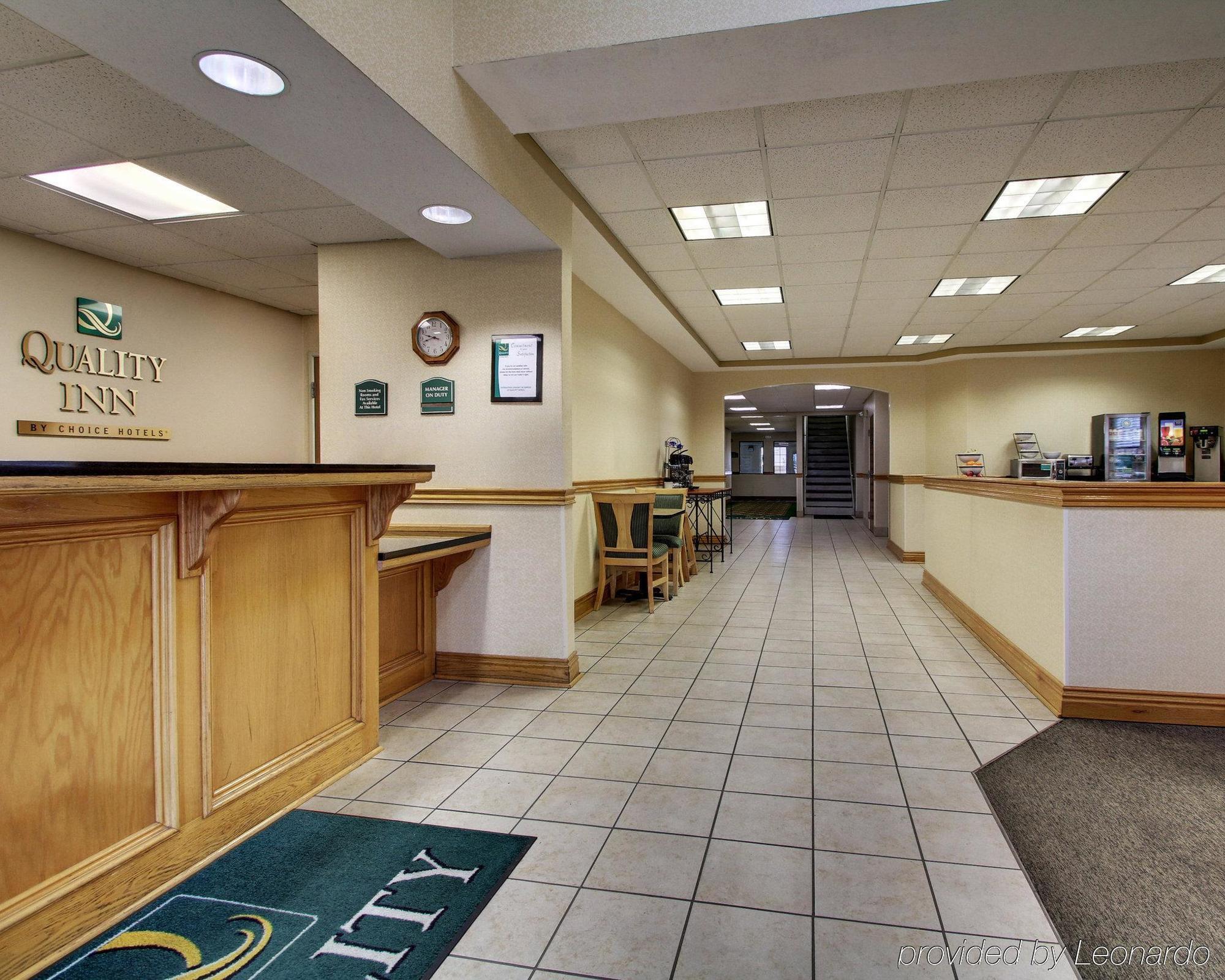 Columbia Inn & Suites Exterior photo
